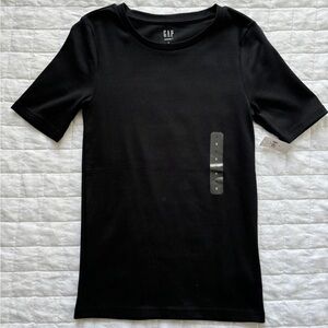 Gap Modern T - NWT size small black short sleeve tshirt